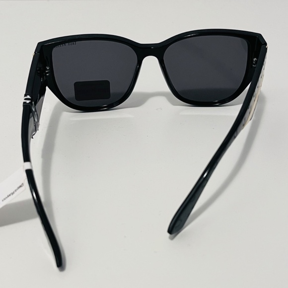 True Religion Women's Black Sunglasses - Picture 6 of 6